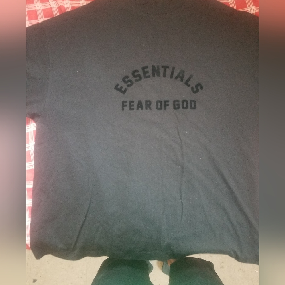 Fear of God t shirt (black, large, Essentials)